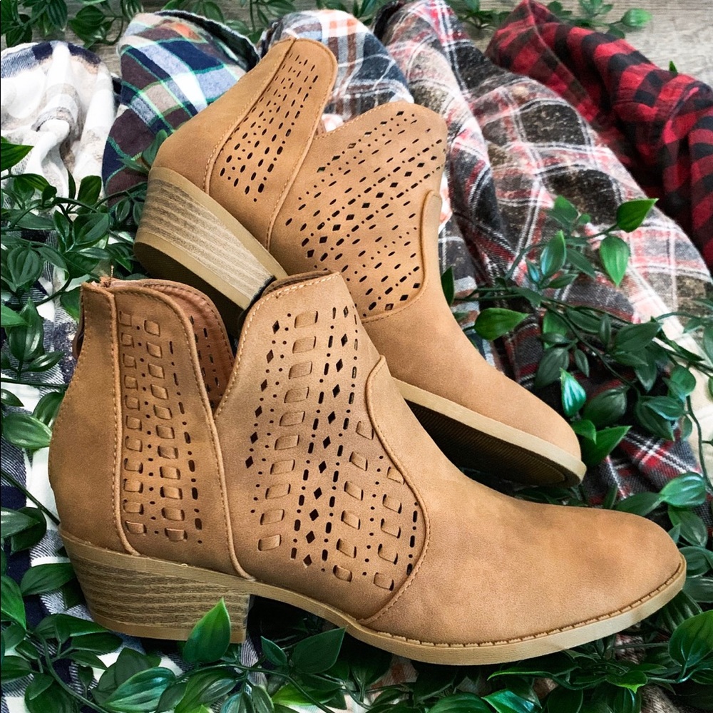 SIZE 6 LEFT! ✨Dark Camel Booties - Picture 4 of 7